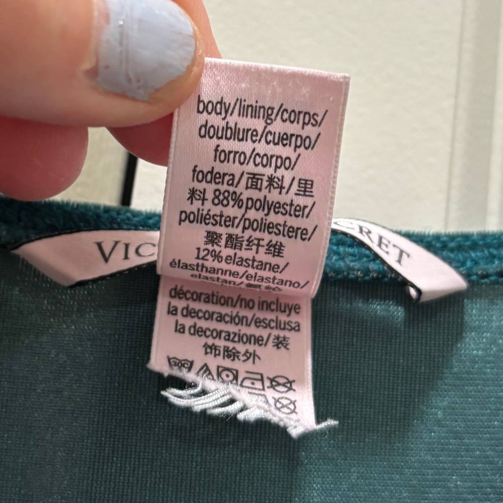 Victoria's Secret Emerald Green Velvet Chemise Adjustable Straps Sz Med - Picture 4 of 7